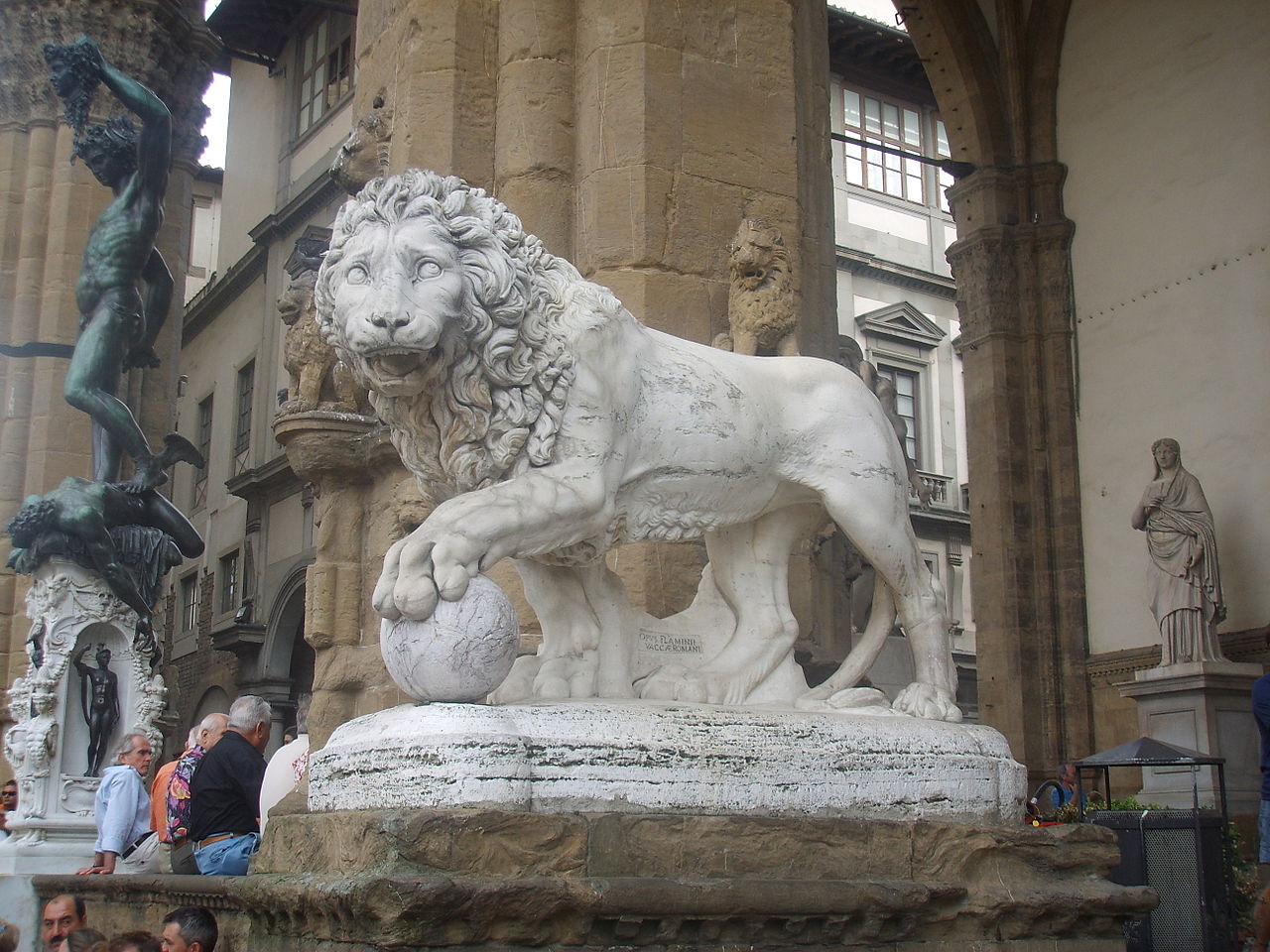 Paire de lions en bronze, Italie, époque Empire