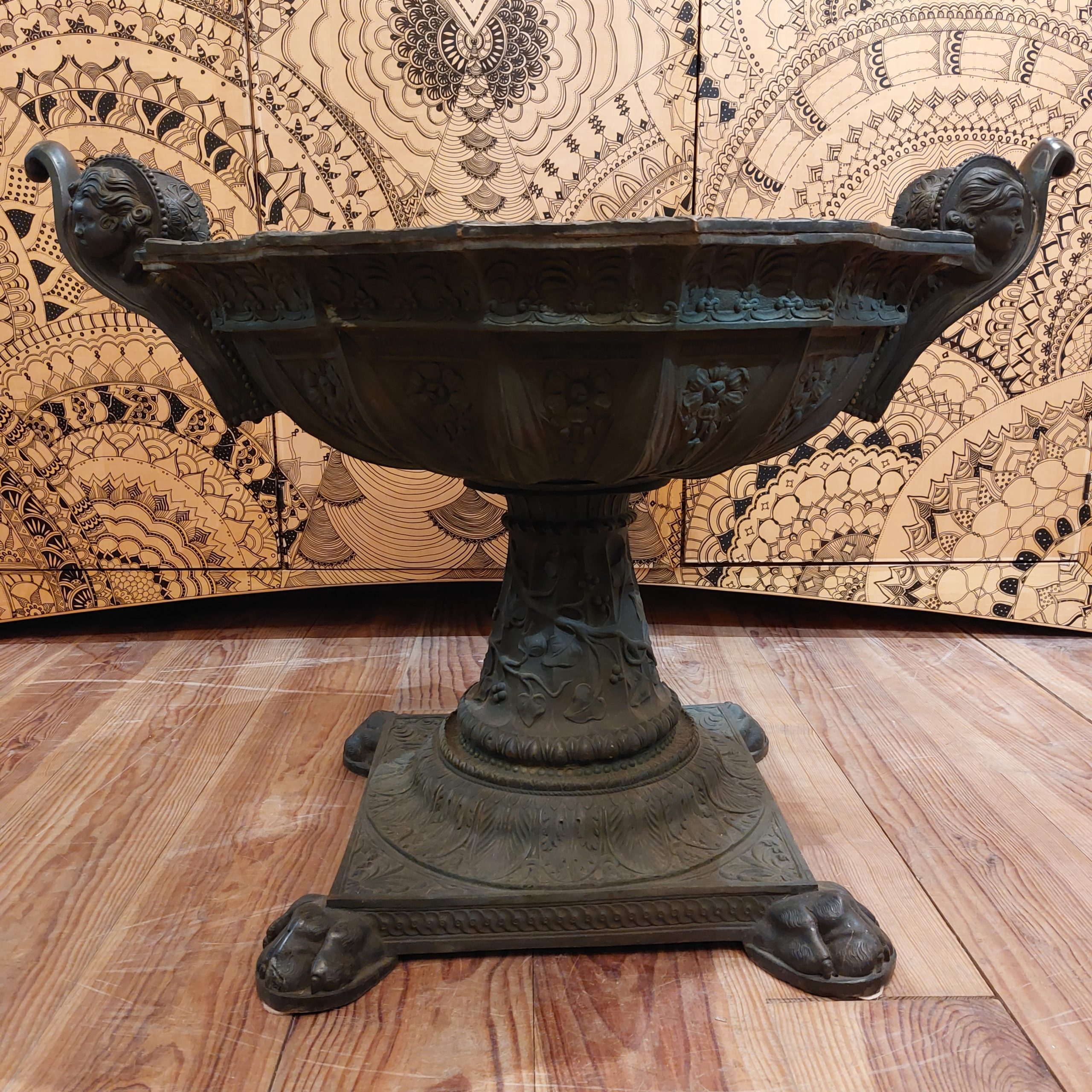 Vasque en bronze, Italie 19e siècle